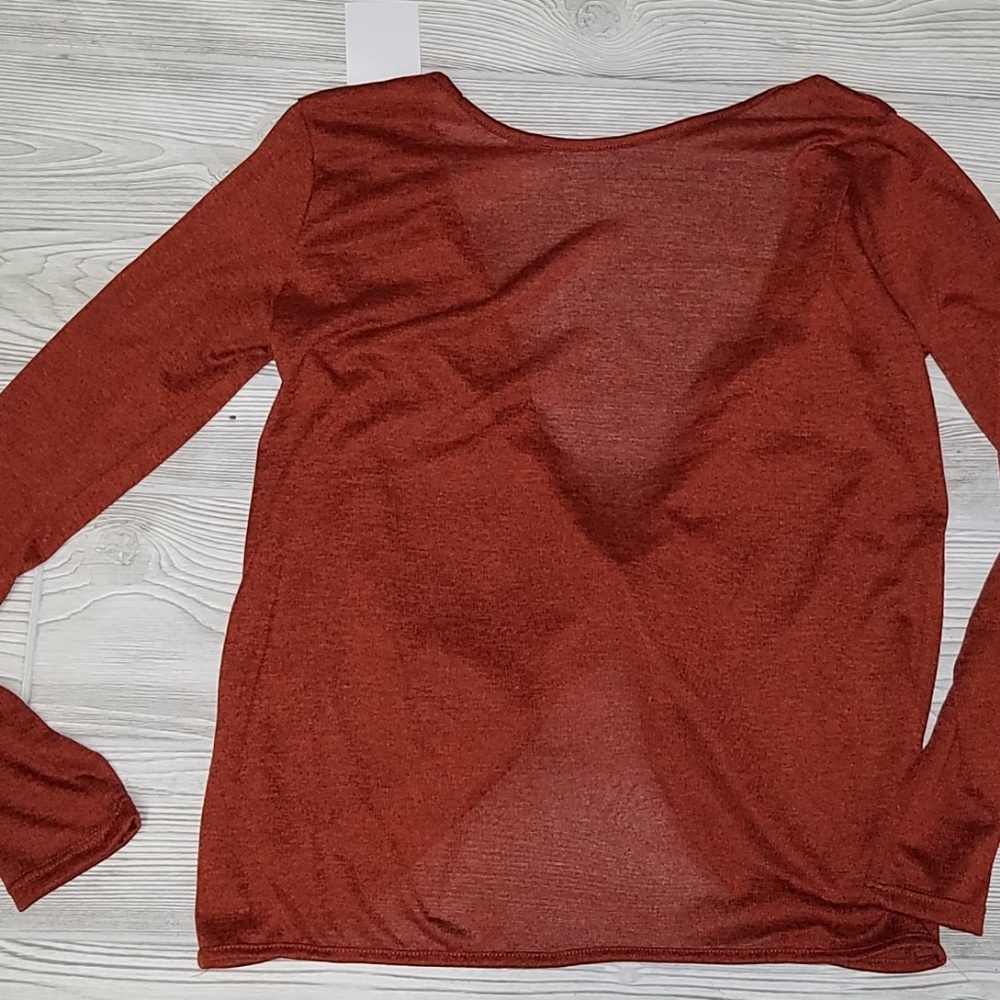 NWT Lightweight twisted back long sleeved shirt